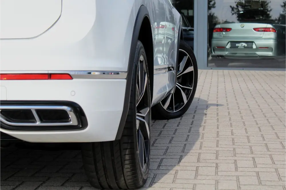 Volkswagen Tiguan 1.4 TSI eHybrid R-Line 245pk PANO LEER IQ uit 2022, foto 12