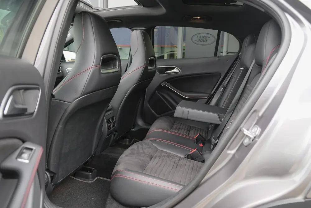 Mercedes-Benz GLA GLA180 AMG 122pk Panoramadak Night uit 2019, foto 11