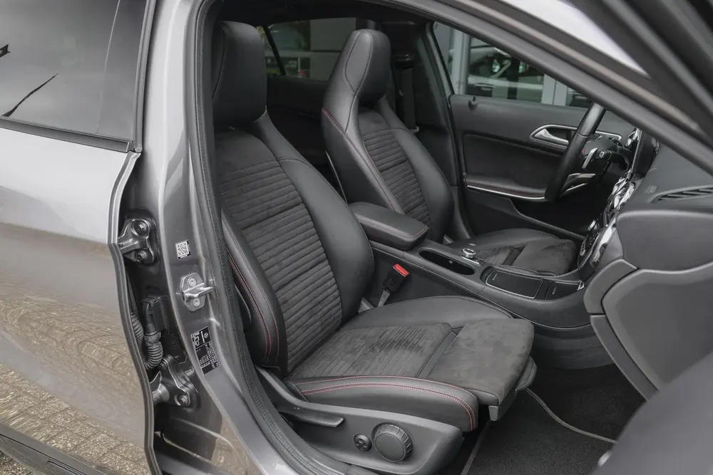 Mercedes-Benz GLA GLA180 AMG 122pk Panoramadak Night uit 2019, foto 12