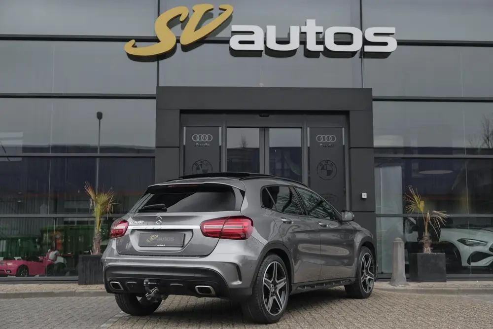 Mercedes-Benz GLA GLA180 AMG 122pk Panoramadak Night uit 2019, foto 2