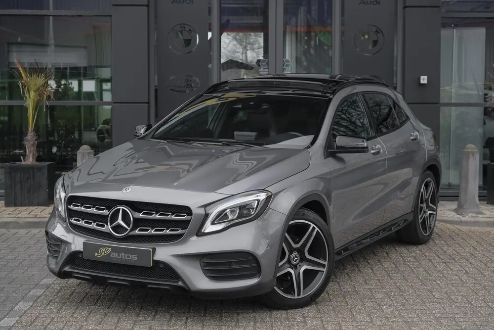 Mercedes-Benz GLA GLA180 AMG 122pk Panoramadak Night uit 2019, foto 4