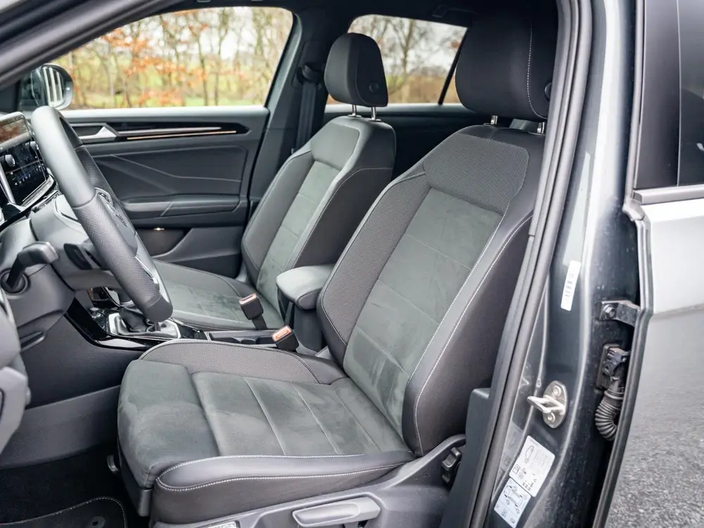 Volkswagen T-Roc 1.5 TSI R-Line | IQ Light | ACC | Trekhaak uit 2025, foto 4