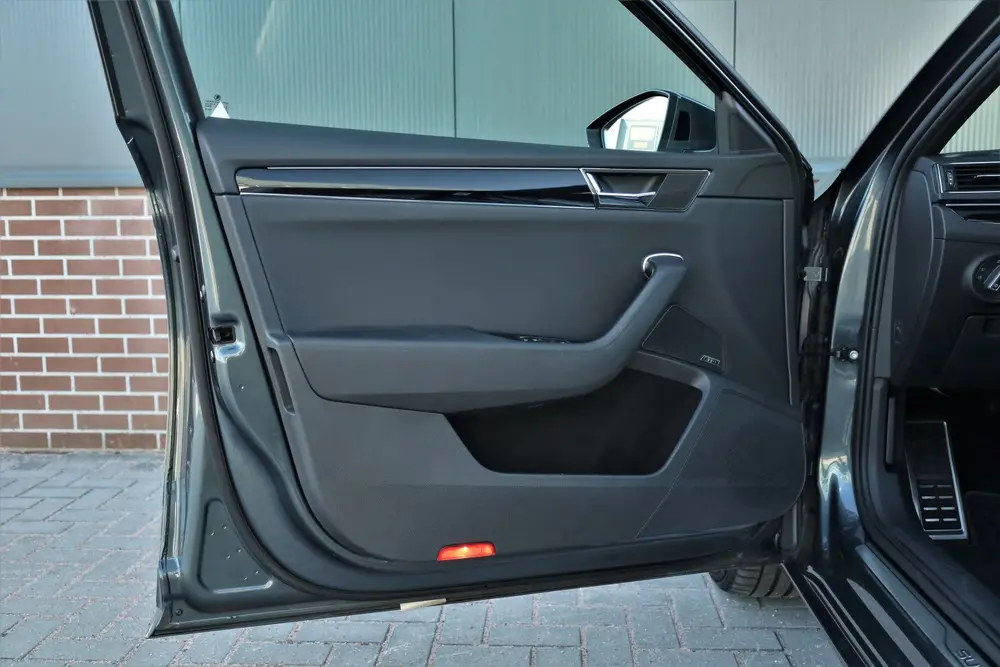 Skoda Superb 2.0 TSI 4x4 DSG Laurin & Klement 425pk sl uit 2019, foto 16