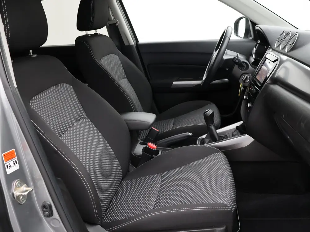 Suzuki Vitara 1.0 BOOSTERJET SELECT TWO-TONE + CAMERA uit 2020, foto 11