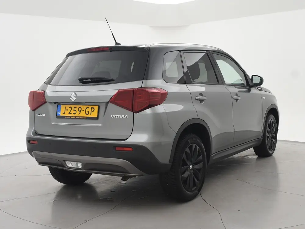 Suzuki Vitara 1.0 BOOSTERJET SELECT TWO-TONE + CAMERA uit 2020, foto 2
