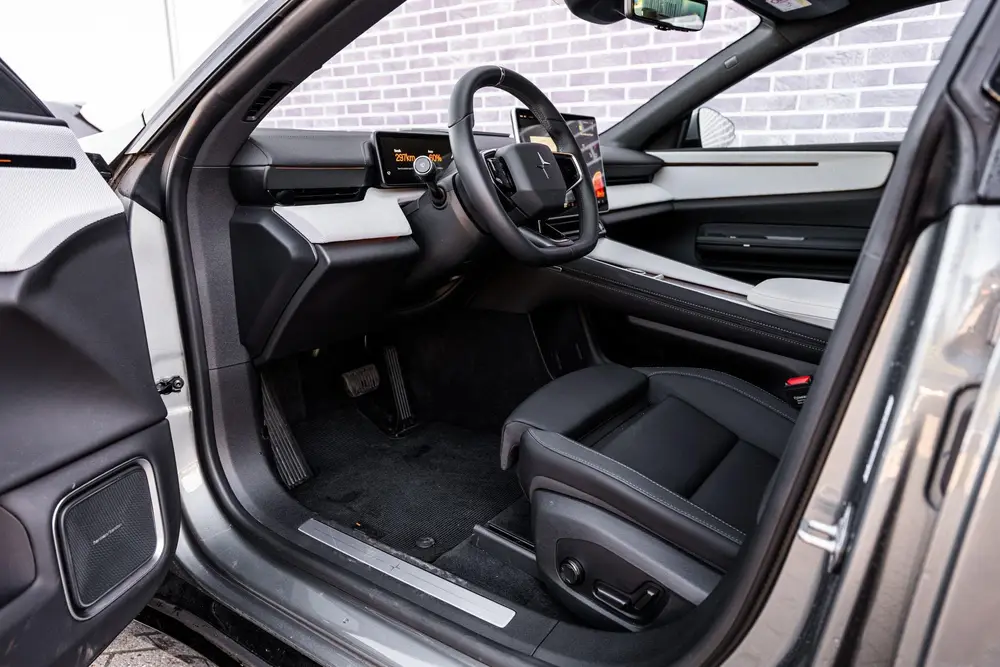Polestar 4 Long Range Single motor 100 kWh uit 2024, foto 17
