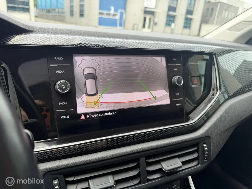 Volkswagen Polo 1.0 TSI Life | Pano | Camera | Climate | Car uit 2022, foto 15