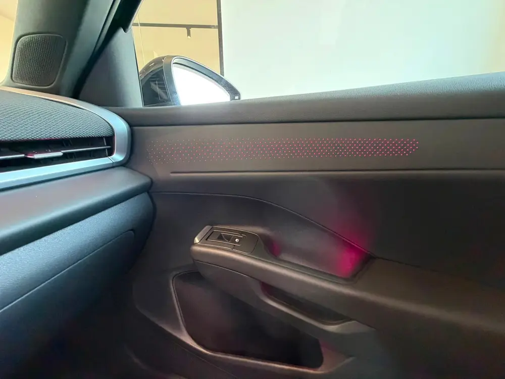 Volkswagen T-Roc 1.5 eTsi R-Line First Edition uit 2026, foto 18