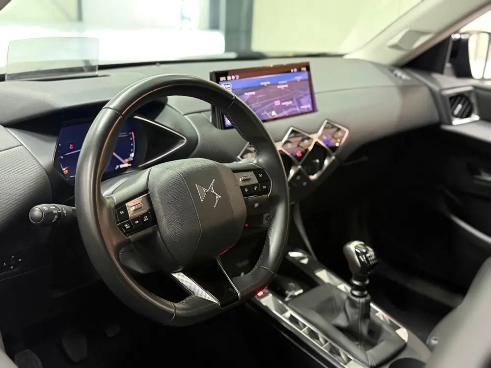 DS Automobiles DS 3 Crossback DS 3 Crossback 1.2 PureTech 100pk Bastille uit 2023, foto 16