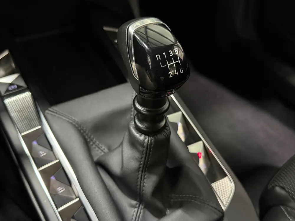 DS Automobiles DS 3 Crossback DS 3 Crossback 1.2 PureTech 100pk Bastille uit 2023, foto 17
