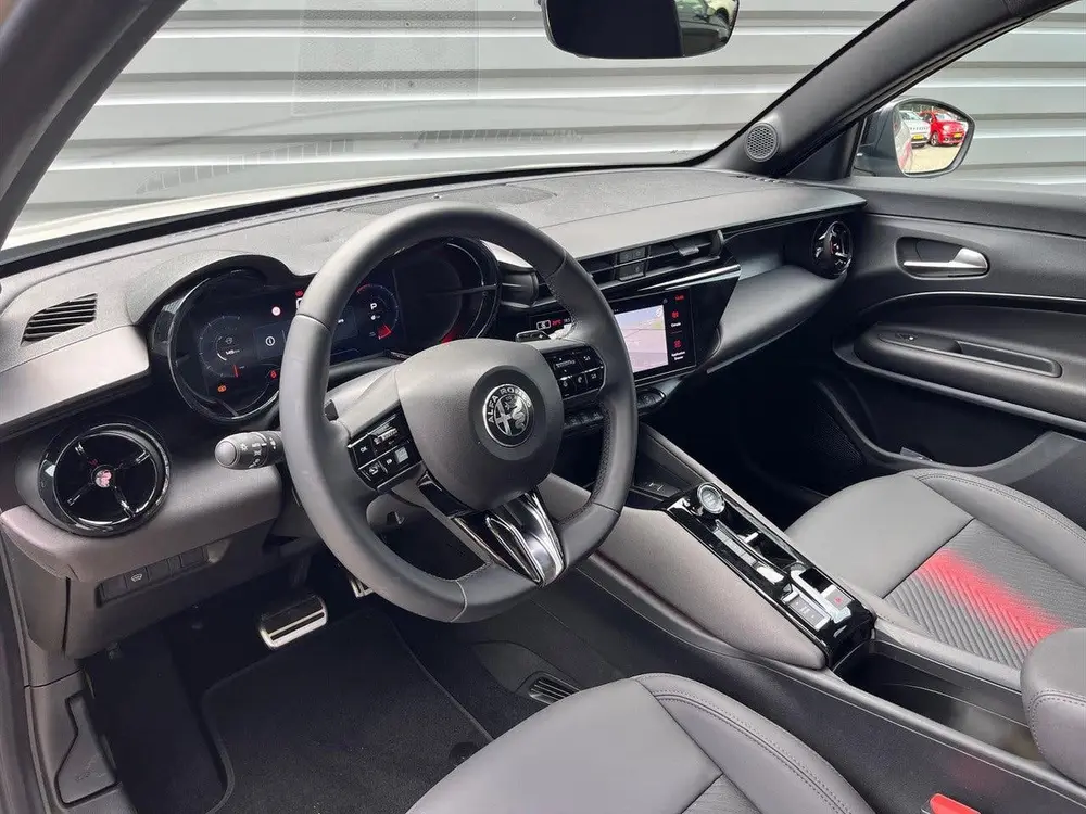 Alfa Romeo Junior 1.2 Turbo Hybrid 136pk eDCT6 Ibrida Specia uit 2025, foto 10