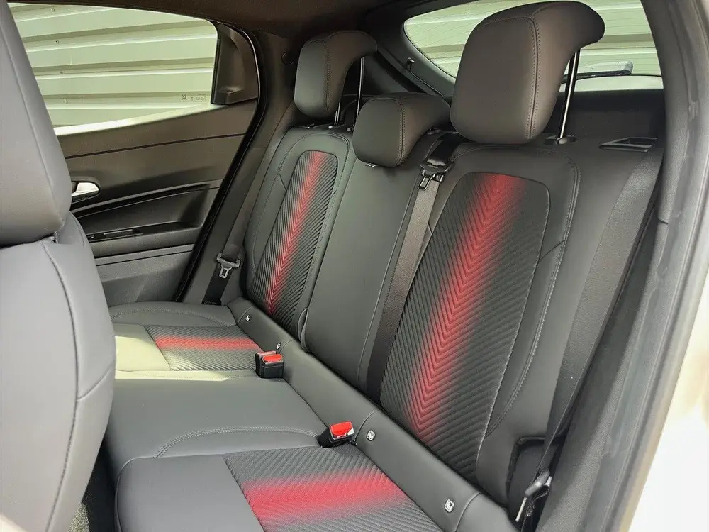 Alfa Romeo Junior 1.2 Turbo Hybrid 136pk eDCT6 Ibrida Specia uit 2025, foto 15
