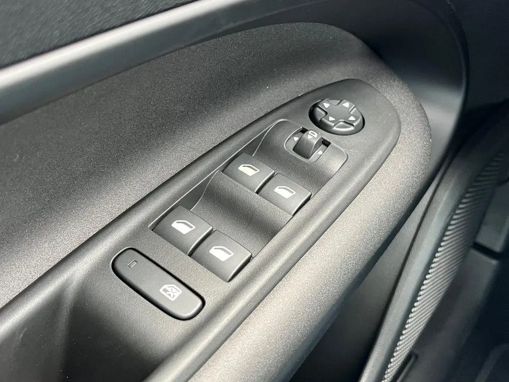 Alfa Romeo Junior 1.2 Turbo Hybrid 136pk eDCT6 Ibrida Specia uit 2025, foto 20