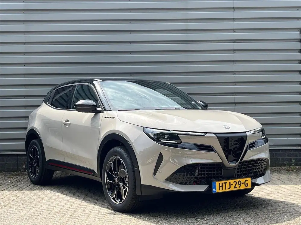 Alfa Romeo Junior 1.2 Turbo Hybrid 136pk eDCT6 Ibrida Specia uit 2025, foto 3