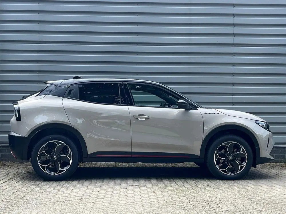 Alfa Romeo Junior 1.2 Turbo Hybrid 136pk eDCT6 Ibrida Specia uit 2025, foto 4