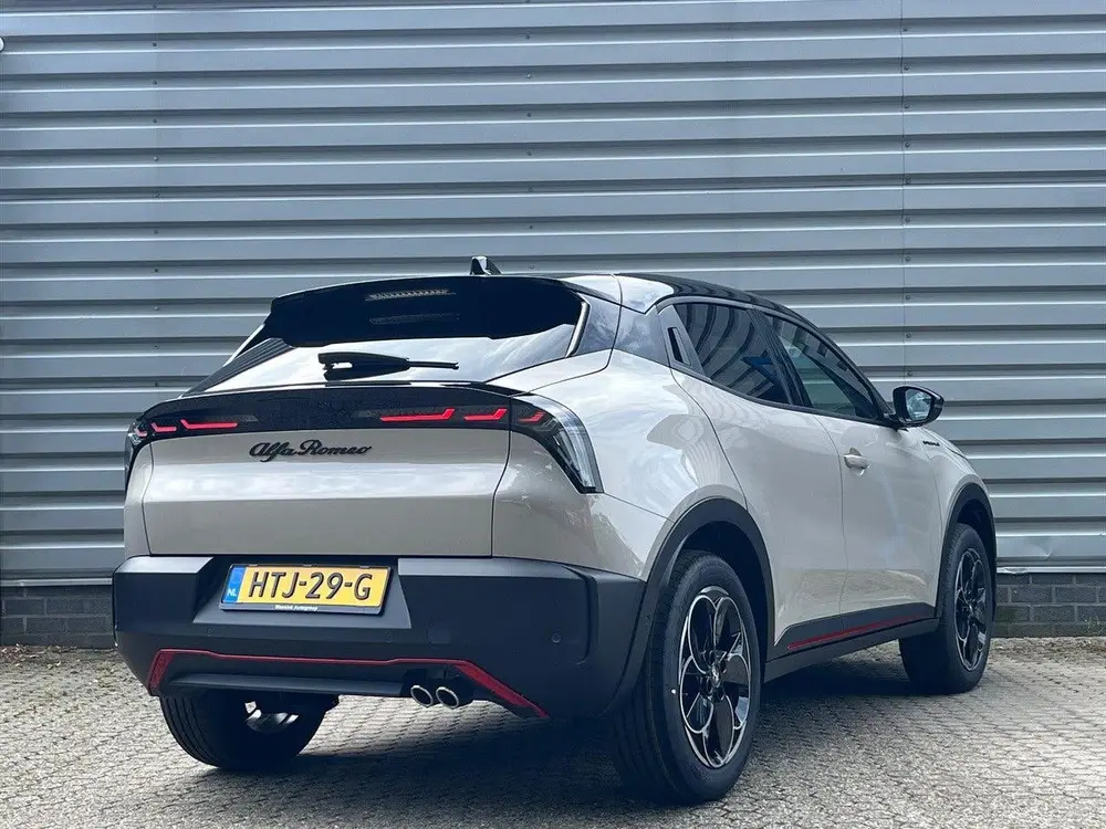 Alfa Romeo Junior 1.2 Turbo Hybrid 136pk eDCT6 Ibrida Specia uit 2025, foto 5
