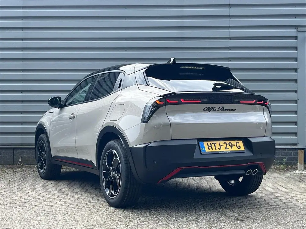 Alfa Romeo Junior 1.2 Turbo Hybrid 136pk eDCT6 Ibrida Specia uit 2025, foto 7