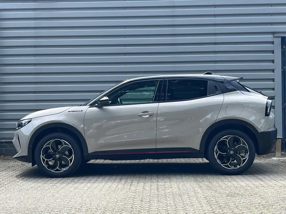 Alfa Romeo Junior 1.2 Turbo Hybrid 136pk eDCT6 Ibrida Specia uit 2025, foto 8