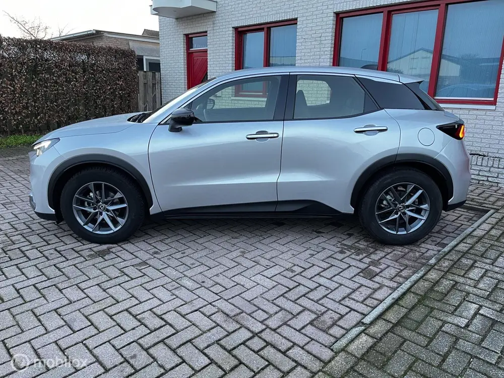 Lexus LBX Business Line Pro 2WD uit 2024, foto 2