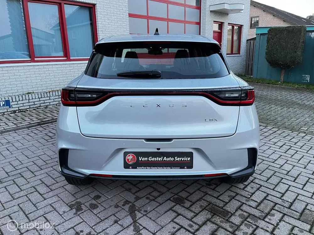 Lexus LBX Business Line Pro 2WD uit 2024, foto 4