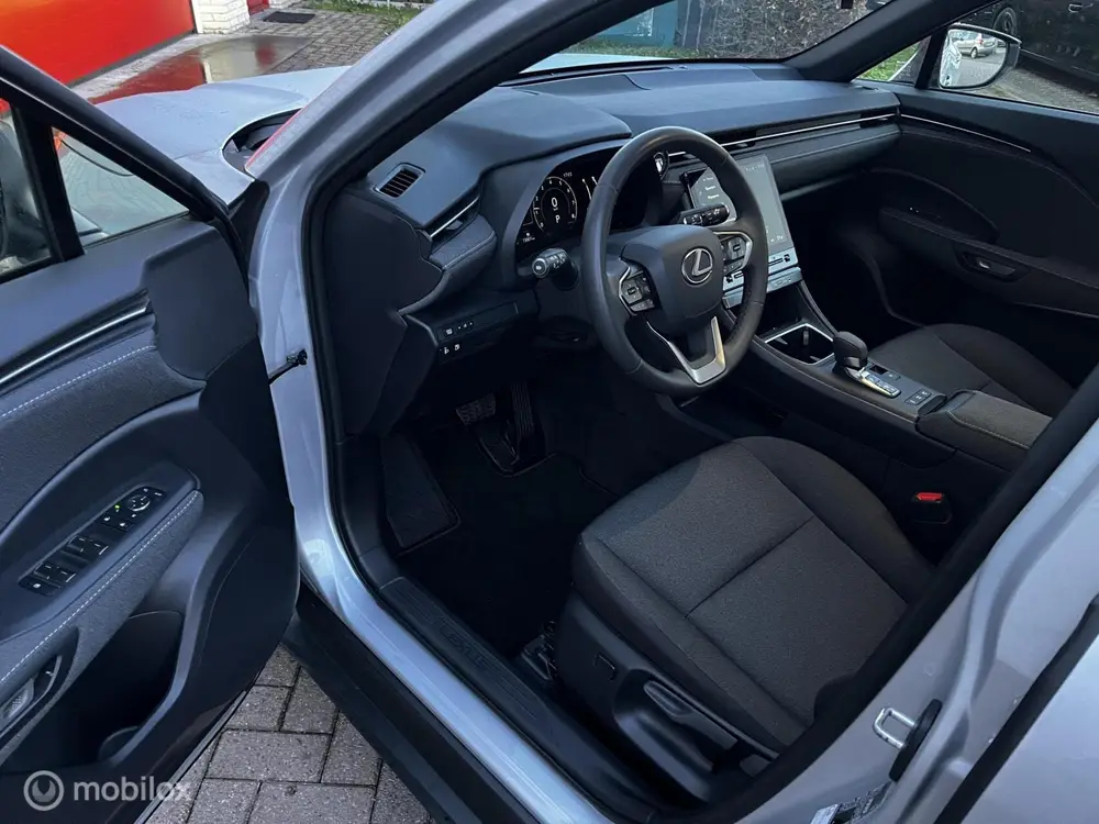 Lexus LBX Business Line Pro 2WD uit 2024, foto 6