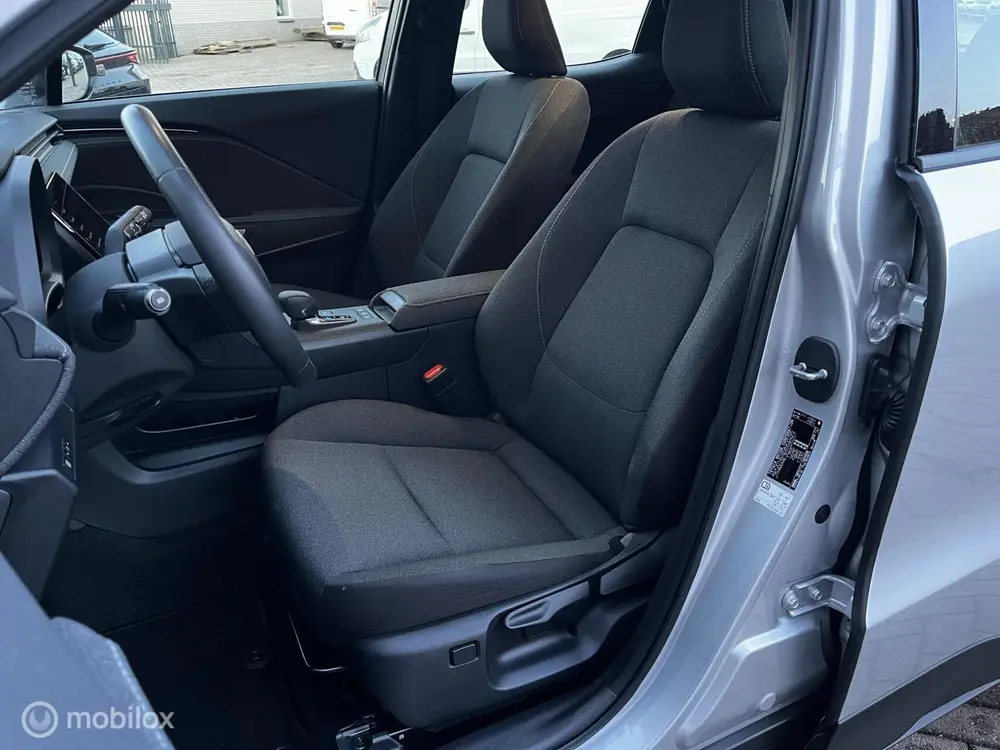 Lexus LBX Business Line Pro 2WD uit 2024, foto 7