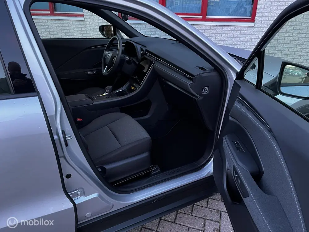Lexus LBX Business Line Pro 2WD uit 2024, foto 8
