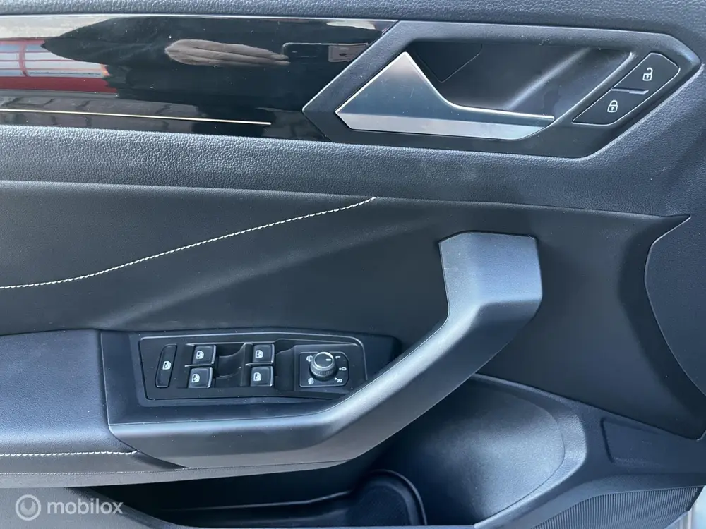 Volkswagen T-Roc 1.5 TSI R-Line / DIG COCKPIT / NAVI uit 2024, foto 19