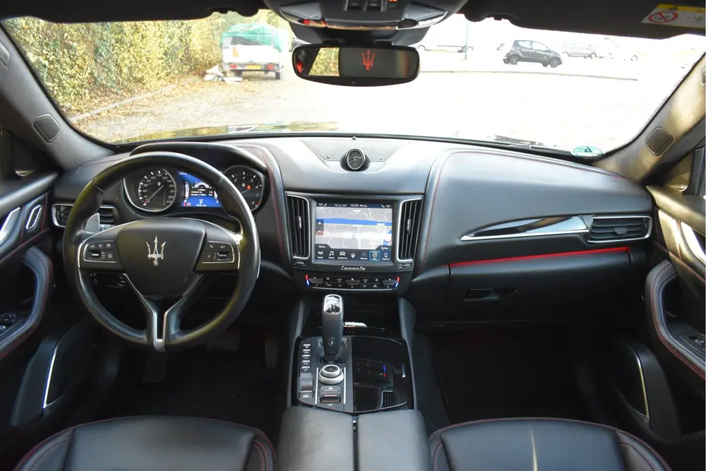 Maserati Levante 3.0 V6 AWD GranLusso 350 pk Facelift Driver uit 2019, foto 14