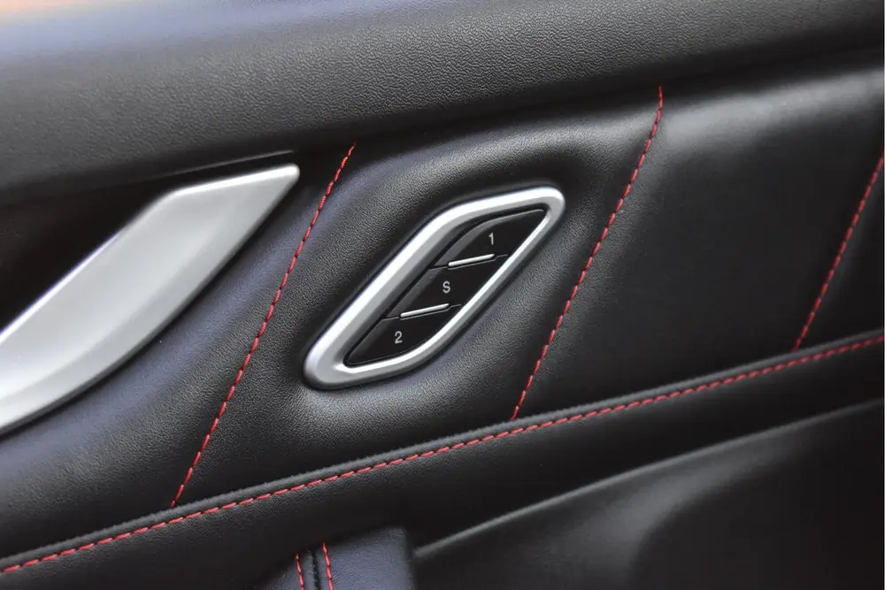 Maserati Levante 3.0 V6 AWD GranLusso 350 pk Facelift Driver uit 2019, foto 17