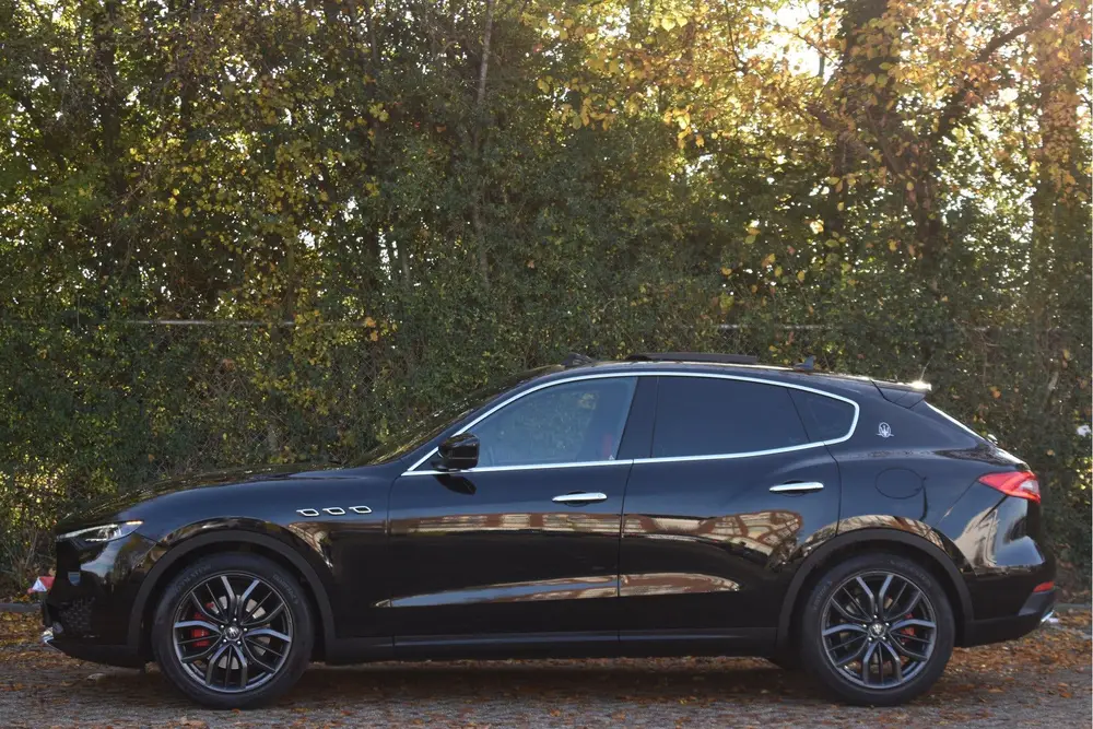 Maserati Levante 3.0 V6 AWD GranLusso 350 pk Facelift Driver uit 2019, foto 3