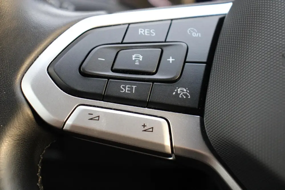 Volkswagen T-Cross 1.0 TSI R-LINE, VIRTUAL, STOELVERWARMING uit 2022, foto 17
