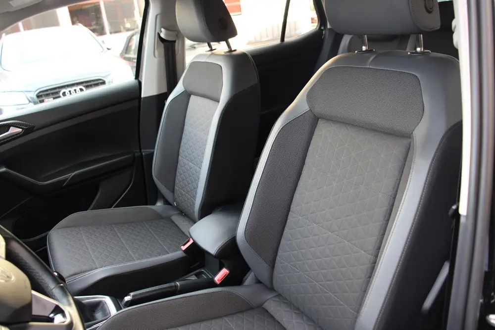 Volkswagen T-Cross 1.0 TSI R-LINE, VIRTUAL, STOELVERWARMING uit 2022, foto 8
