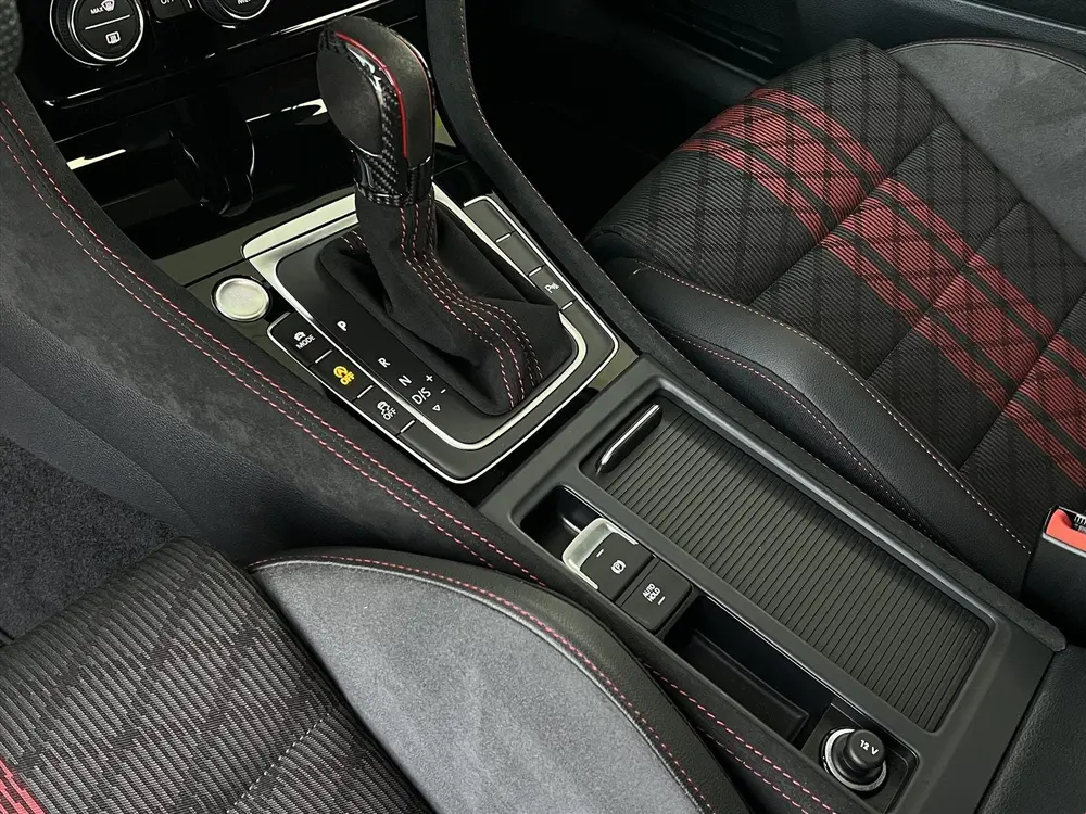 Volkswagen Golf 7.5 2.0 TSI GTI TCR 500PK / Pano / REVO Air uit 2019, foto 15