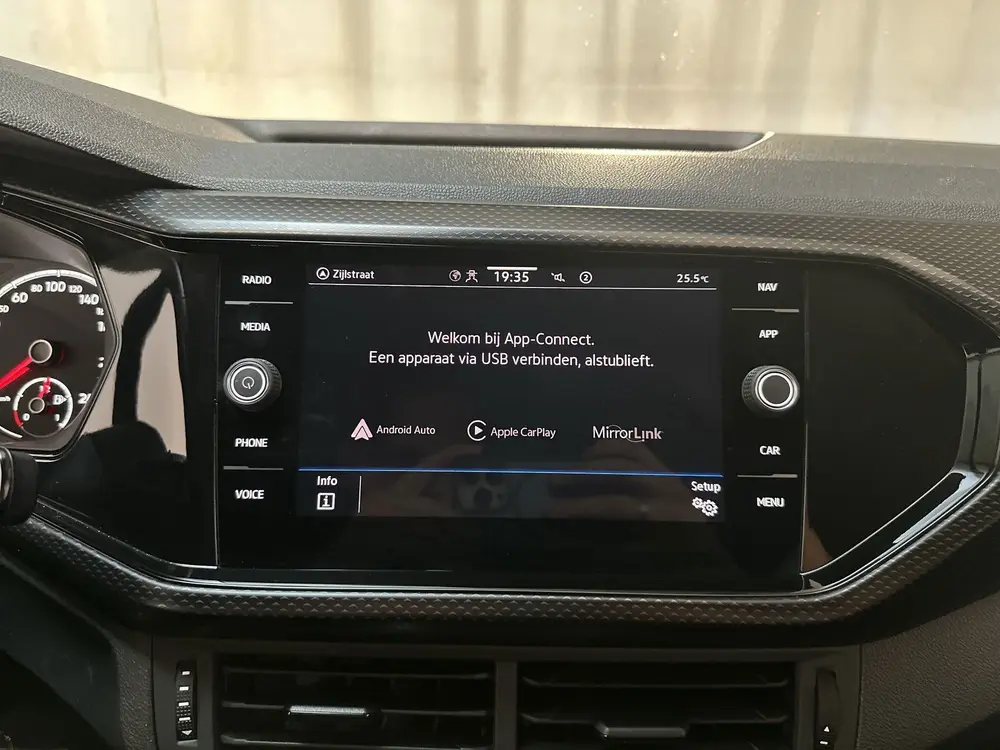 Volkswagen T-Cross 1.0 TSI Life Navigatie App-Connect Parkee uit 2023, foto 15
