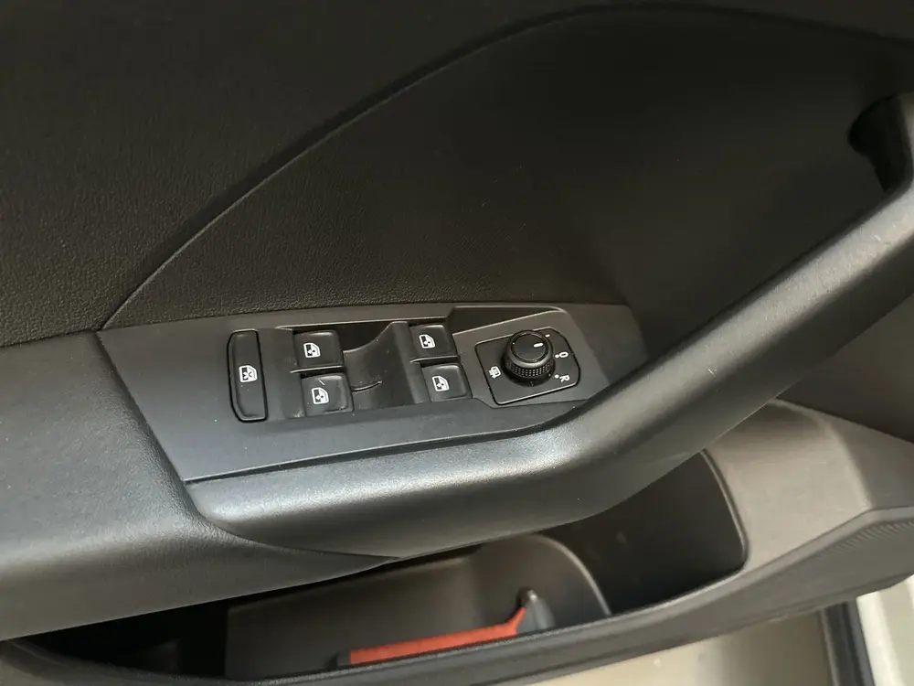 Volkswagen T-Cross 1.0 TSI Life Navigatie App-Connect Parkee uit 2023, foto 19