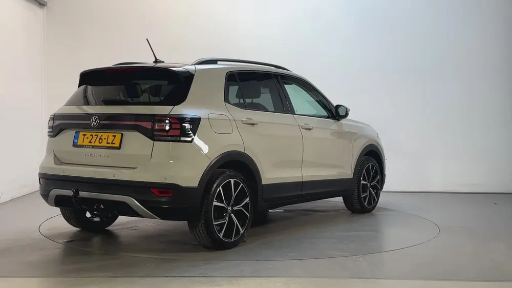 Volkswagen T-Cross 1.0 TSI Life Navigatie App-Connect Parkee uit 2023, foto 3