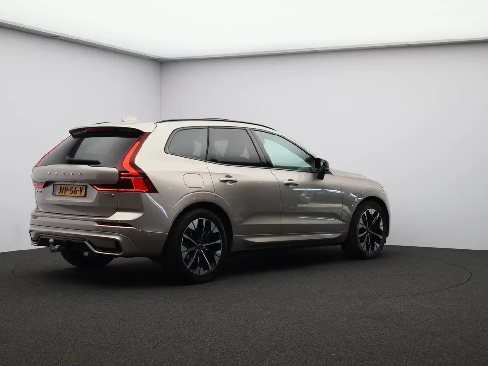 Volvo XC60 2.0 T6 Plug-in hybrid AWD Ultra Dark uit 2026, foto 2