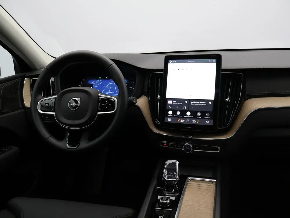 Volvo XC60 2.0 T6 Plug-in hybrid AWD Ultra Dark uit 2026, foto 3