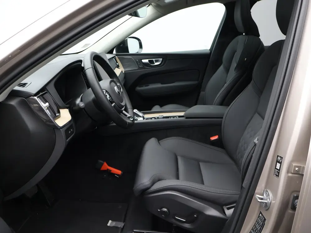 Volvo XC60 2.0 T6 Plug-in hybrid AWD Ultra Dark uit 2026, foto 5