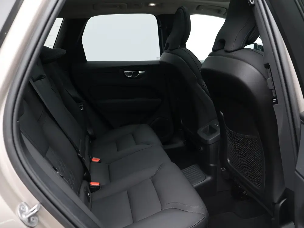 Volvo XC60 2.0 T6 Plug-in hybrid AWD Ultra Dark uit 2026, foto 9