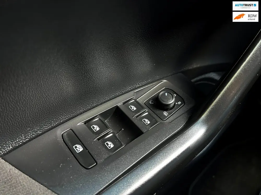 Volkswagen POLO 1.0 TSI R-Line Business_Navi_Carplay_Led_Vir uit 2022, foto 10