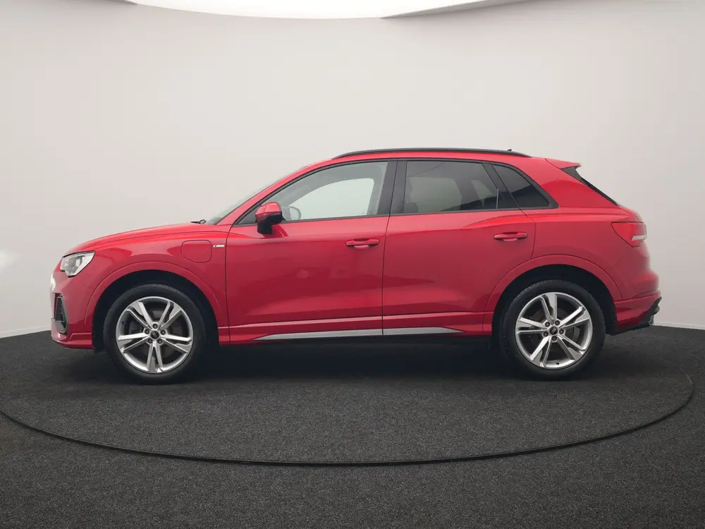 Audi Q3 45 TFSI e S Line PHEV 245pk Dealer O.H. uit 2024, foto 2