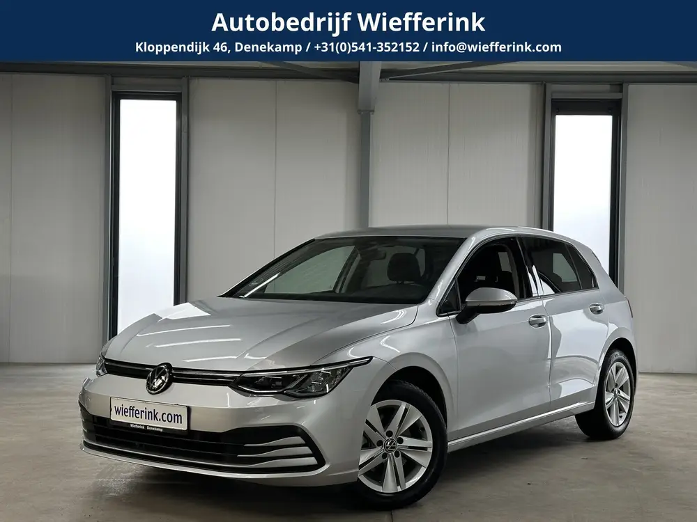 Volkswagen Golf 1.5 TSI Life 130 pk | Acc | Led | Navi | Win uit 2020