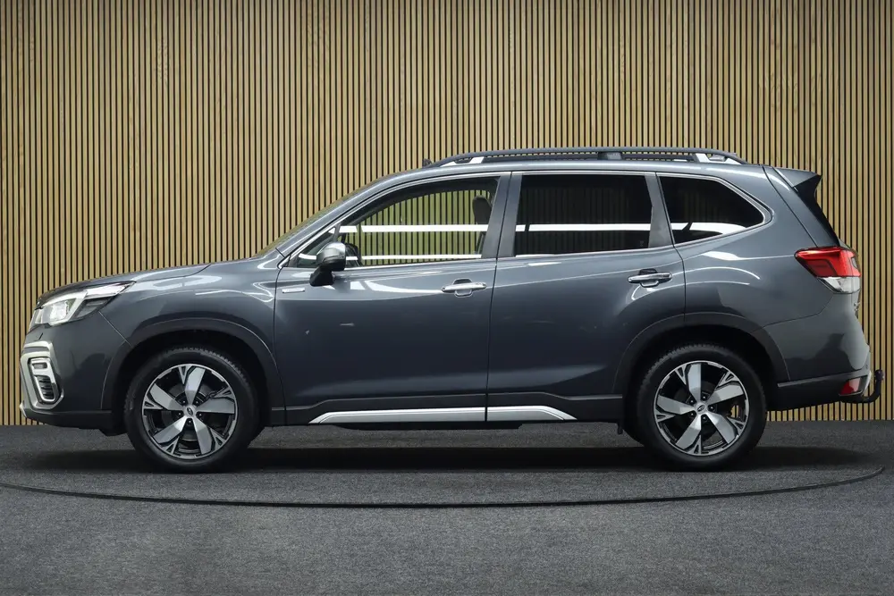 Subaru Forester 2.0i e-BOXER First Edition AWD | Elek. Glaze uit 2020, foto 2