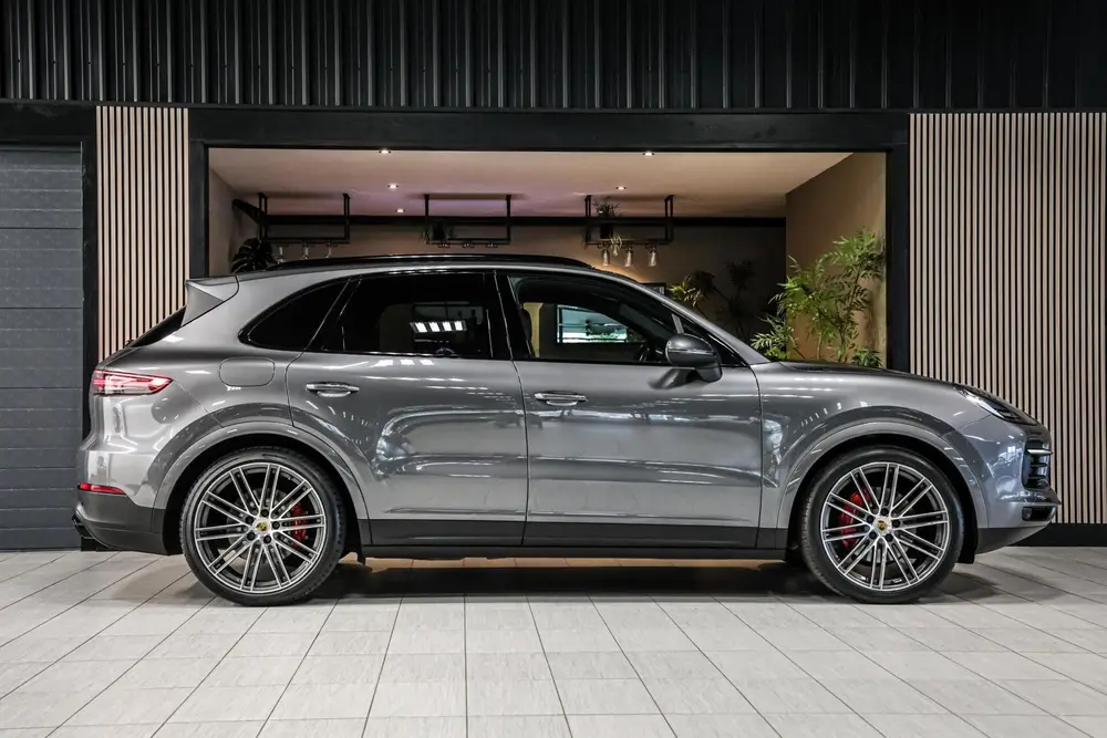 Porsche Cayenne 3.0 E-Hybrid|Dealer ondh.|Sportchrono|477 PK uit 2020, foto 17