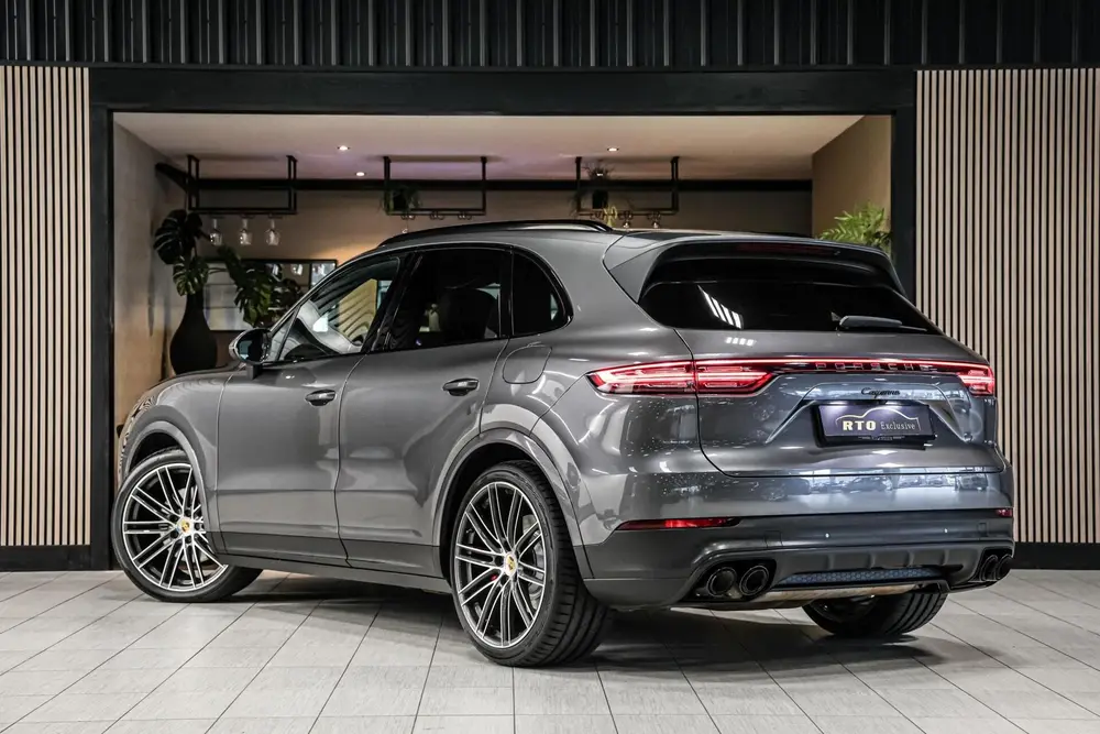 Porsche Cayenne 3.0 E-Hybrid|Dealer ondh.|Sportchrono|477 PK uit 2020, foto 3