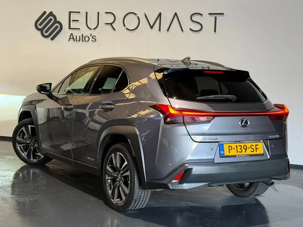 Lexus UX 250h Preference Line Hybrid Camera Cruise Control uit 2021, foto 3