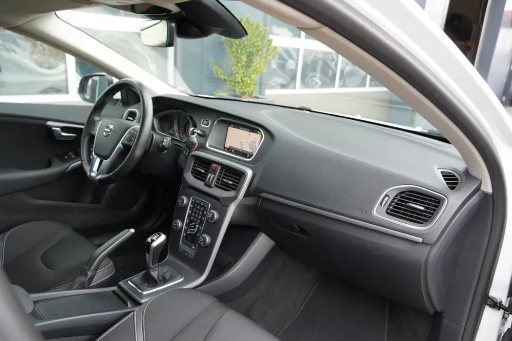Volvo V40 2.0 T3 R-Design LED/Stoelverw/Cruise/Clima/PDC uit 2019, foto 10