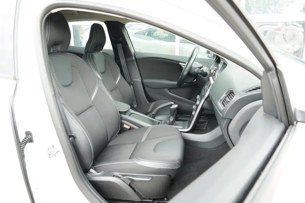 Volvo V40 2.0 T3 R-Design LED/Stoelverw/Cruise/Clima/PDC uit 2019, foto 12